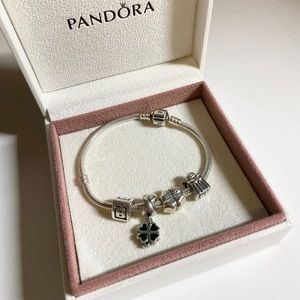 Beautiful Pandora bracelet with 4 charm!